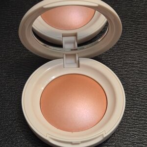 Rare Beauty by Selena Gomez Soft Pinch Luminous Powder Blush in Cheer